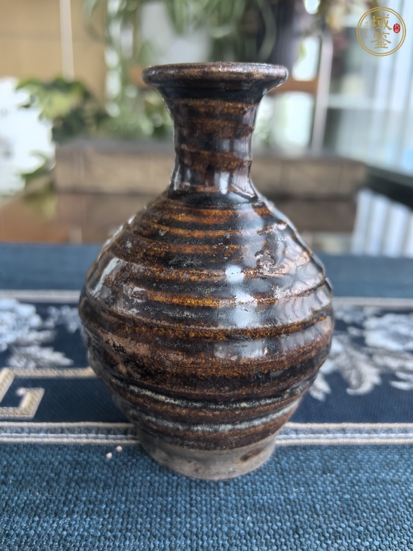 古玩陶瓷褐釉撇口瓶真品鑒賞圖
