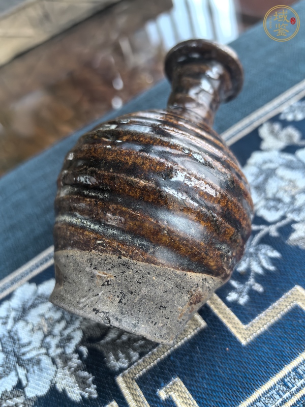 古玩陶瓷褐釉撇口瓶真品鑒賞圖
