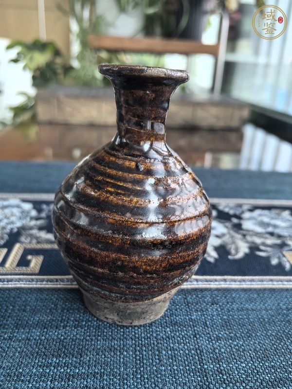 古玩陶瓷褐釉撇口瓶真品鑒賞圖