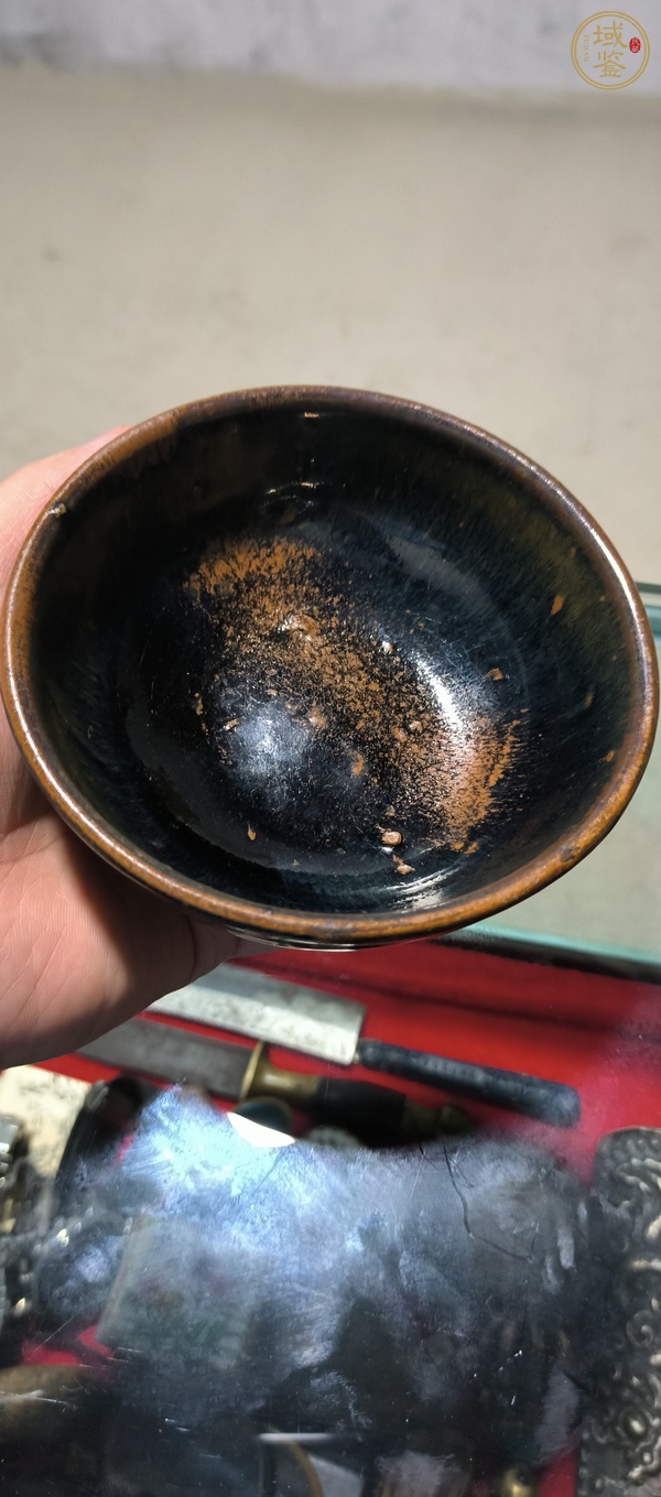 古玩陶瓷窯變黑釉茶碗真品鑒賞圖