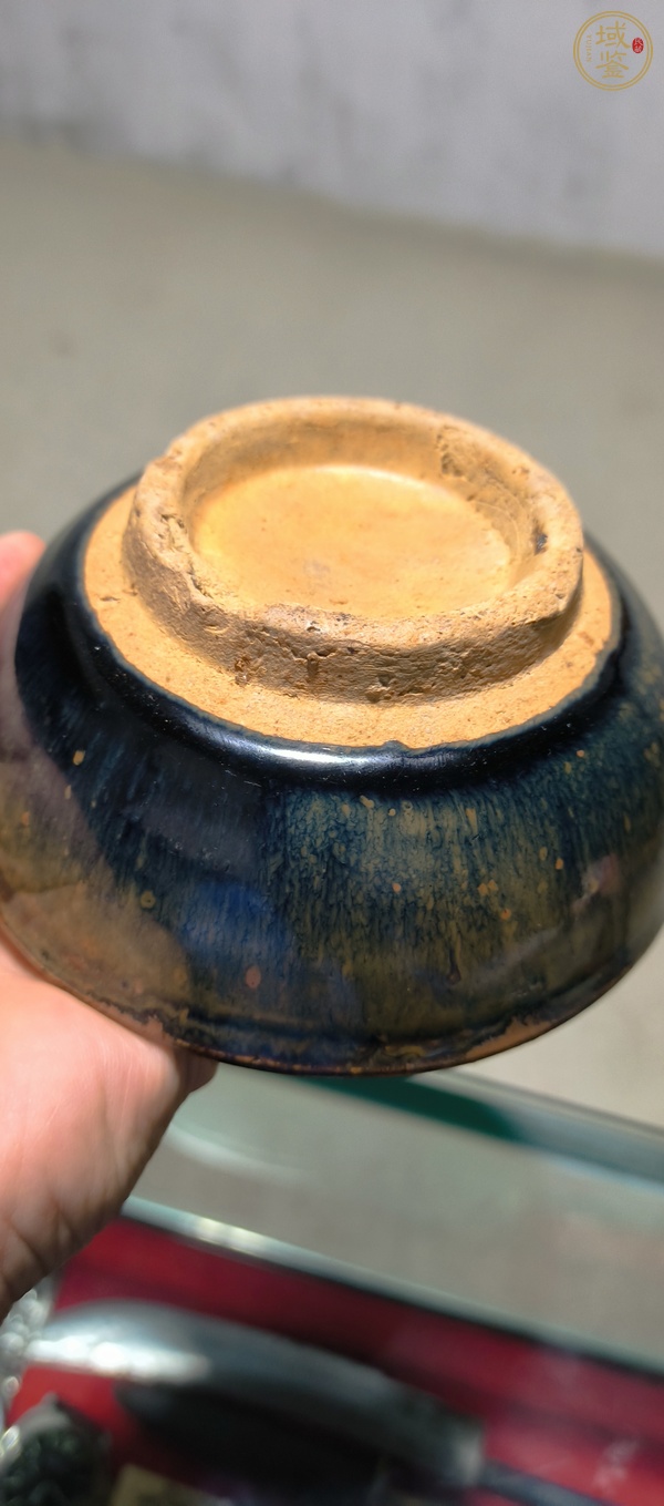 古玩陶瓷窯變黑釉茶碗真品鑒賞圖