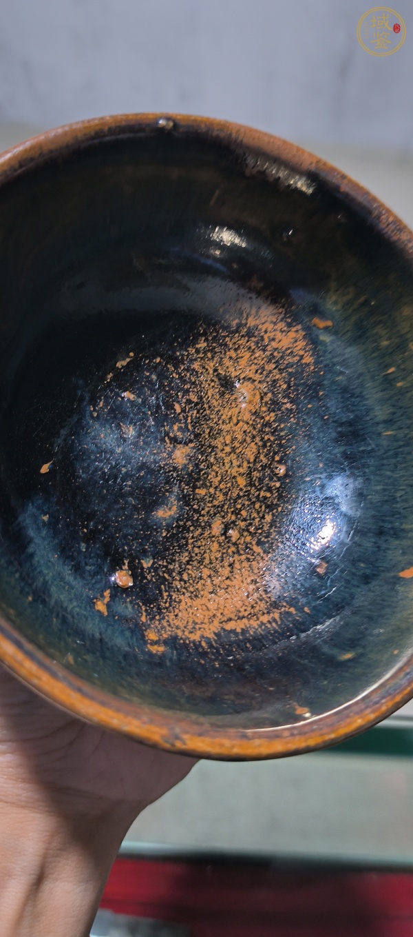 古玩陶瓷窯變黑釉茶碗真品鑒賞圖