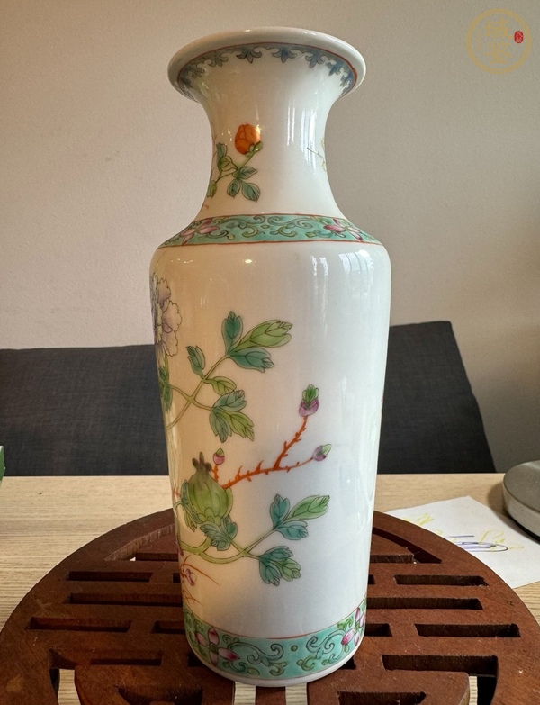 古玩陶瓷粉彩花卉紋觀音瓶真品鑒賞圖