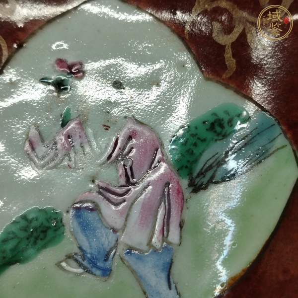 古玩陶瓷珊瑚紅描金人物盤(pán)真品鑒賞圖