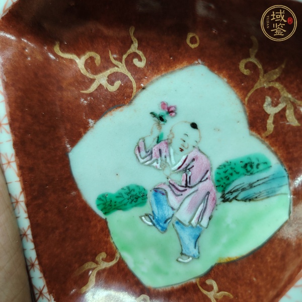 古玩陶瓷珊瑚紅描金人物盤(pán)真品鑒賞圖