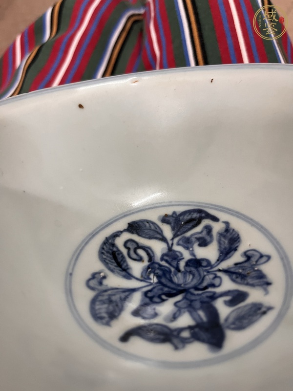 古玩陶瓷青花花卉紋碗真品鑒賞圖