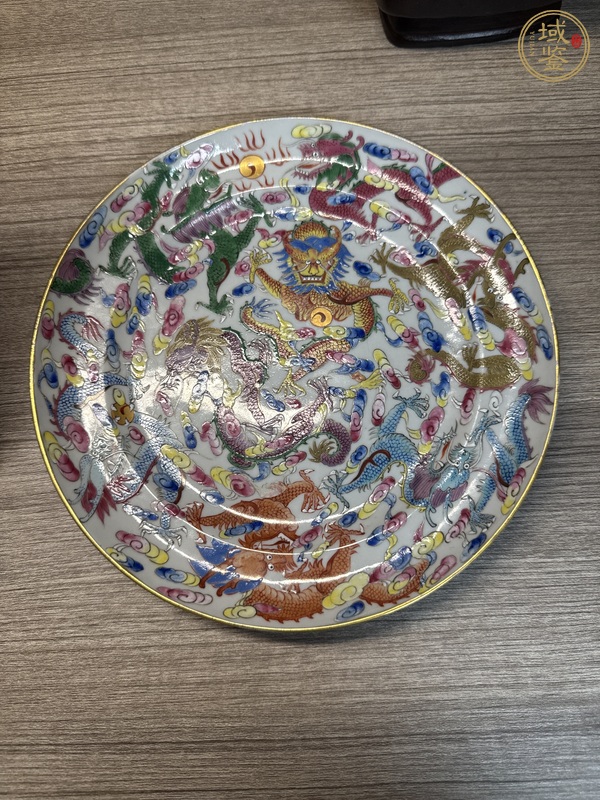 古玩陶瓷粉彩龍紋盤真品鑒賞圖