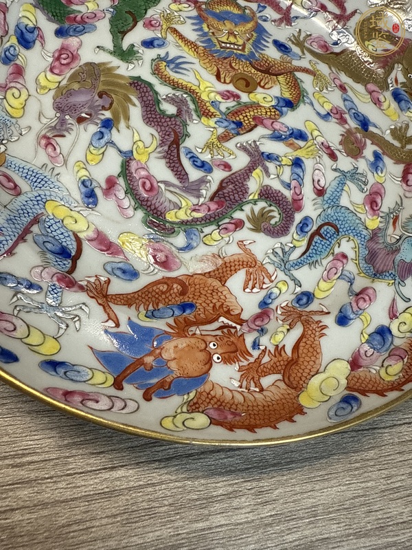 古玩陶瓷粉彩龍紋盤真品鑒賞圖