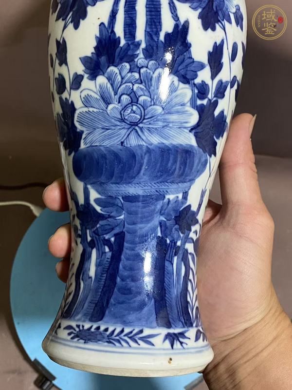 古玩陶瓷花蝶紋青花雞腿蓋瓶真品鑒賞圖