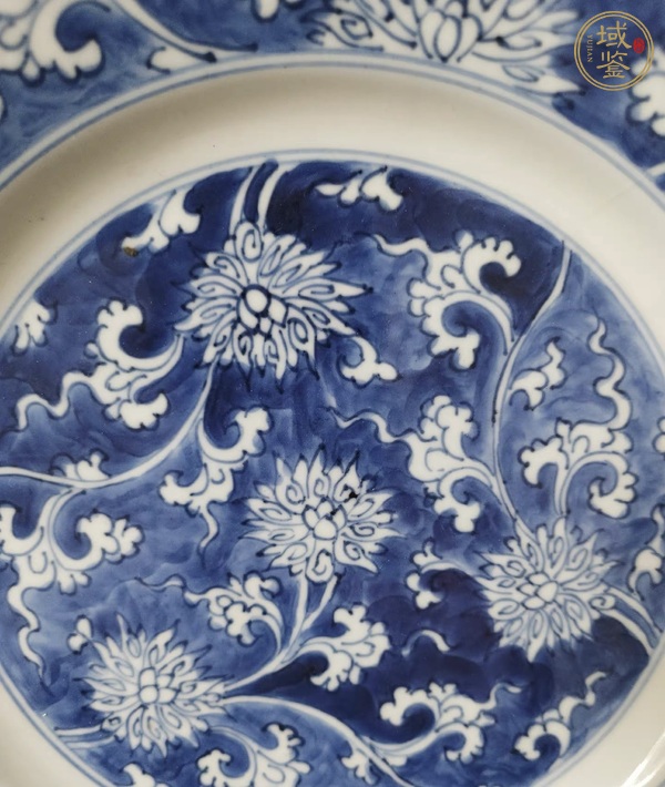 古玩陶瓷青花纏枝蓮紋盤真品鑒賞圖
