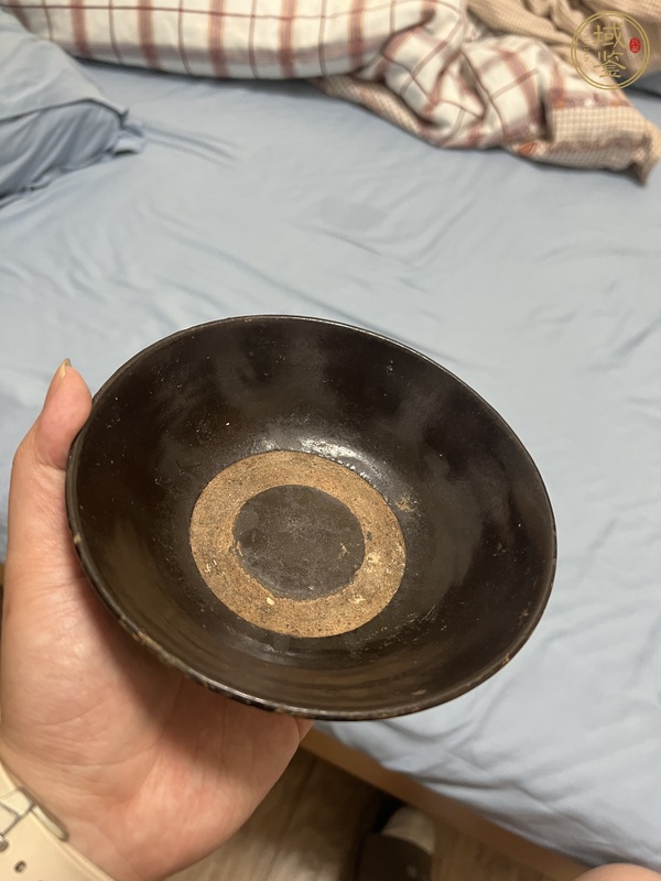 古玩陶瓷澀圈圈足疊燒工藝黑釉碗真品鑒賞圖
