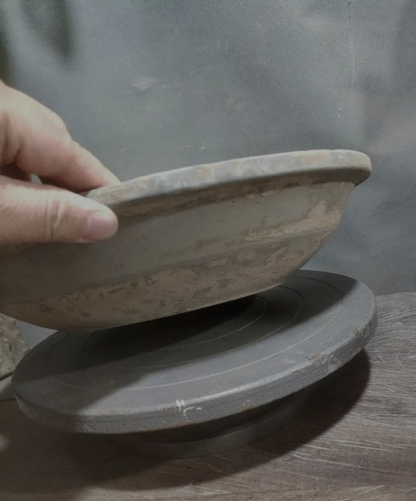 古玩陶瓷漢代陶洗拍賣(mài)，當(dāng)前價(jià)格1100元