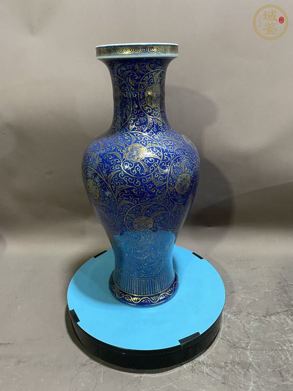 古玩陶瓷灑藍(lán)釉描金花卉紋觀音瓶真品鑒賞圖