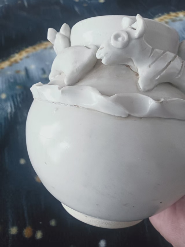 古玩陶瓷堆塑瓶拍賣，當(dāng)前價(jià)格520000元