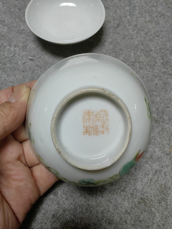 古玩陶瓷瓜蝶連綿娃娃紋粉彩蓋杯拍賣，當前價格1888元
