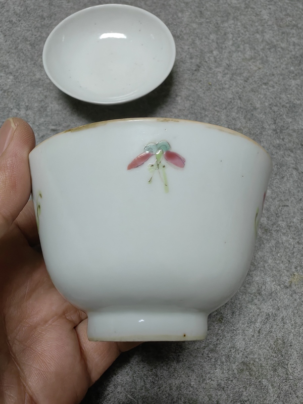 古玩陶瓷瓜蝶連綿娃娃紋粉彩蓋杯拍賣，當前價格1888元