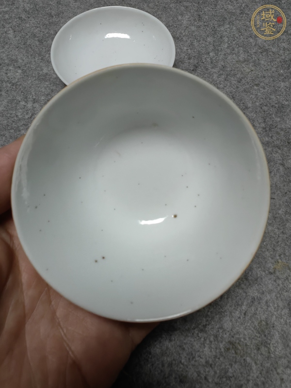 古玩陶瓷瓜蝶連綿娃娃紋粉彩蓋杯真品鑒賞圖