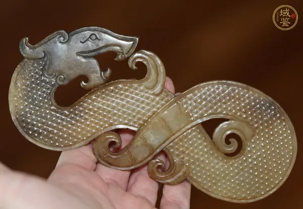 古玩玉器做舊仿戰(zhàn)國“s”形龍佩真品鑒賞圖