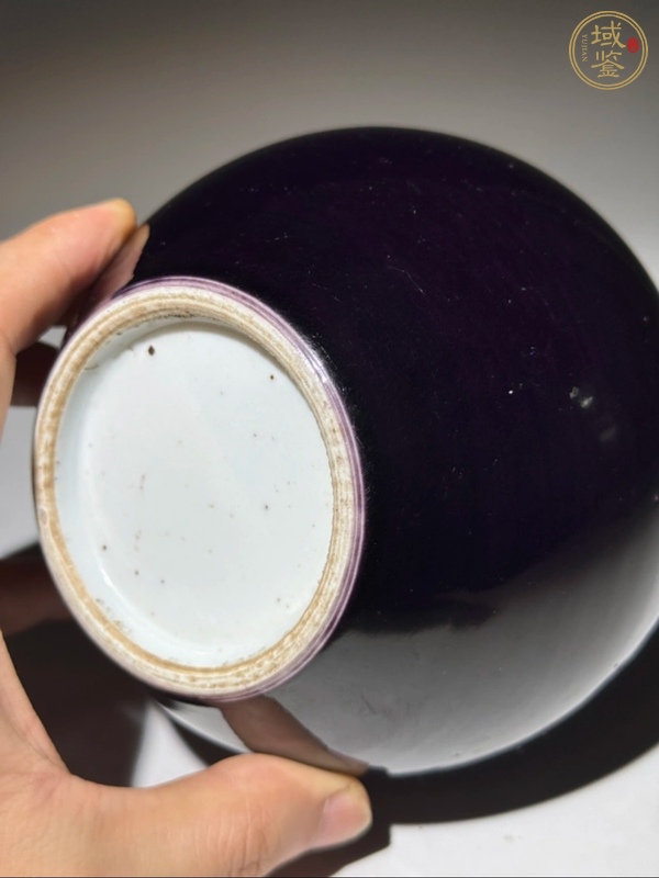 古玩陶瓷茄皮紫釉天球瓶真品鑒賞圖