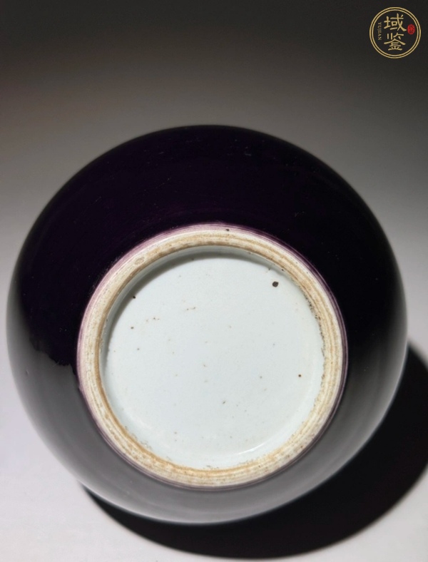 古玩陶瓷茄皮紫釉天球瓶真品鑒賞圖