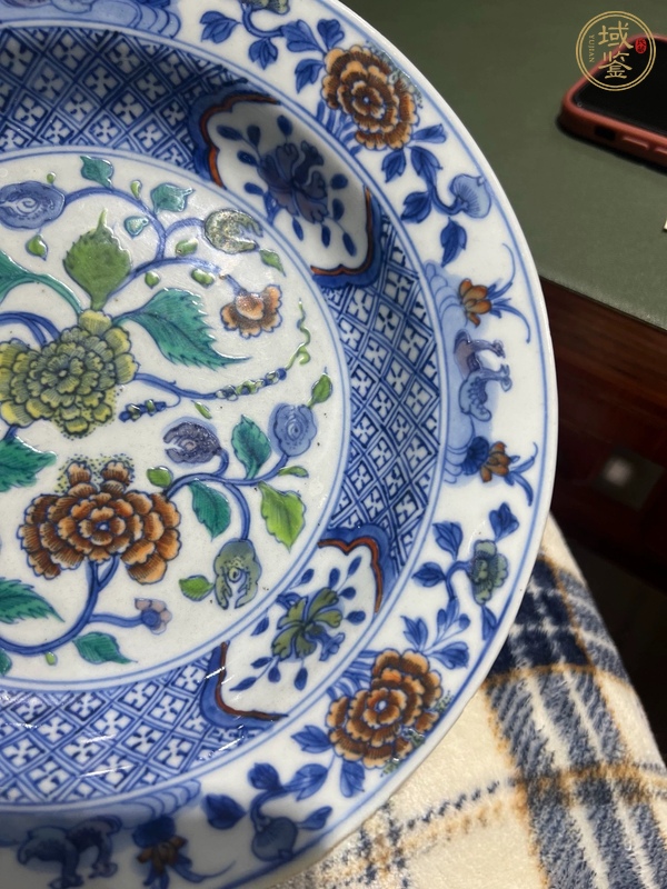 古玩陶瓷花卉紋盤真品鑒賞圖