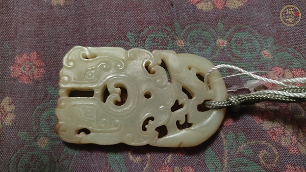 古玩玉器青白玉府上有龍牌真品鑒賞圖