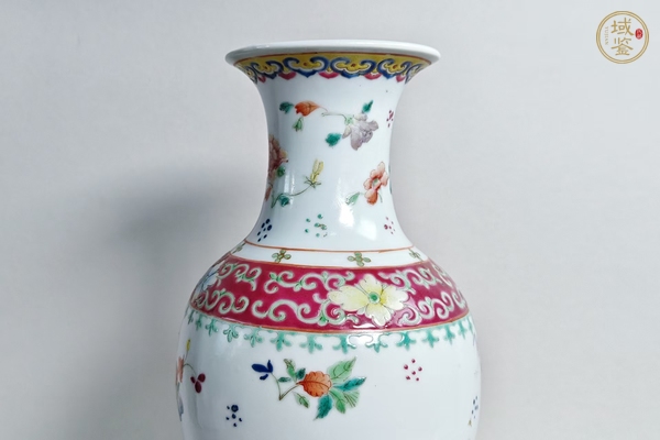 古玩陶瓷粉彩花卉紋觀音瓶真品鑒賞圖