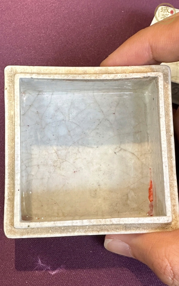 古玩陶瓷仿定窯堆花卉紋印盒真品鑒賞圖
