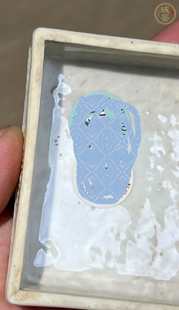古玩陶瓷仿定窯堆花卉紋印盒真品鑒賞圖