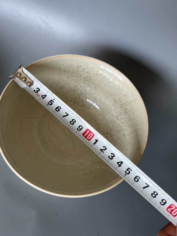 古玩陶瓷館藏級(jí)南宋定窯刻萱草紋大碗拍賣，當(dāng)前價(jià)格2980元