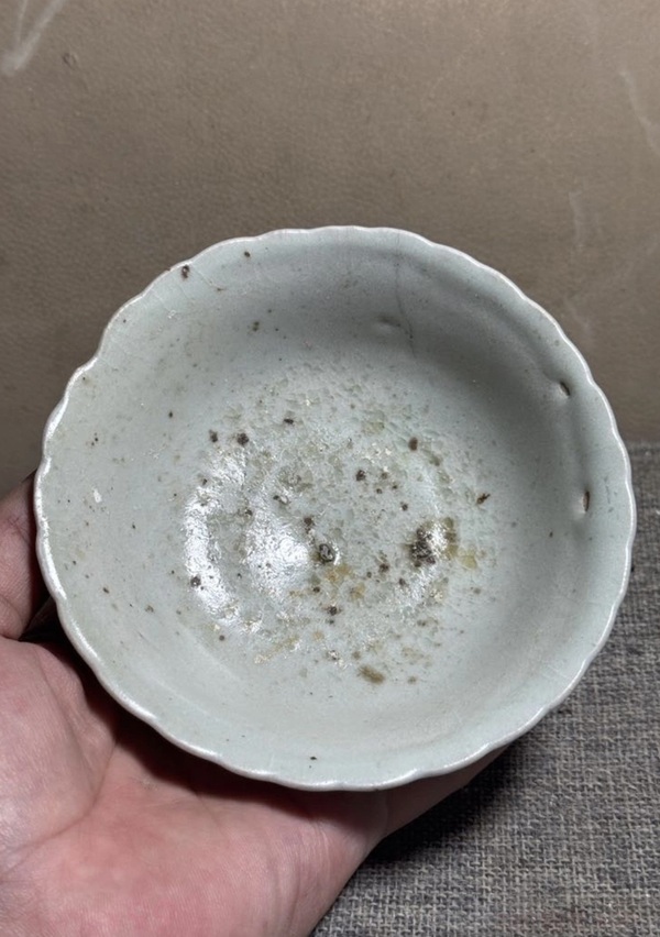 古玩陶瓷樞府卵白釉花口碗拍賣(mài)，當(dāng)前價(jià)格355元