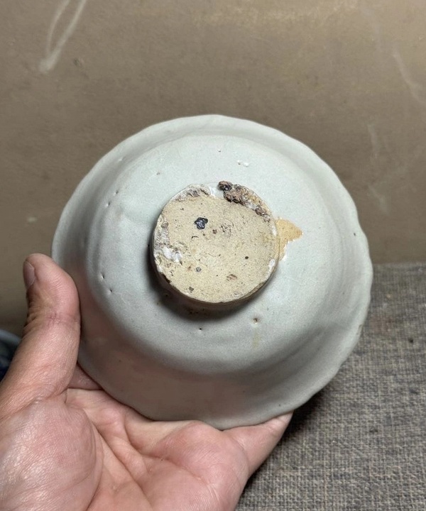 古玩陶瓷樞府卵白釉花口碗拍賣(mài)，當(dāng)前價(jià)格355元
