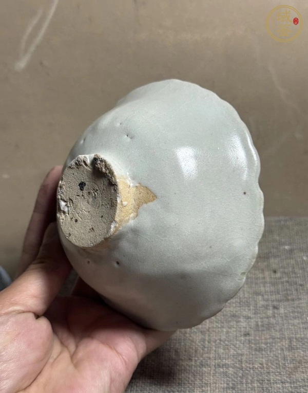 古玩陶瓷卵白釉花口碗真品鑒賞圖