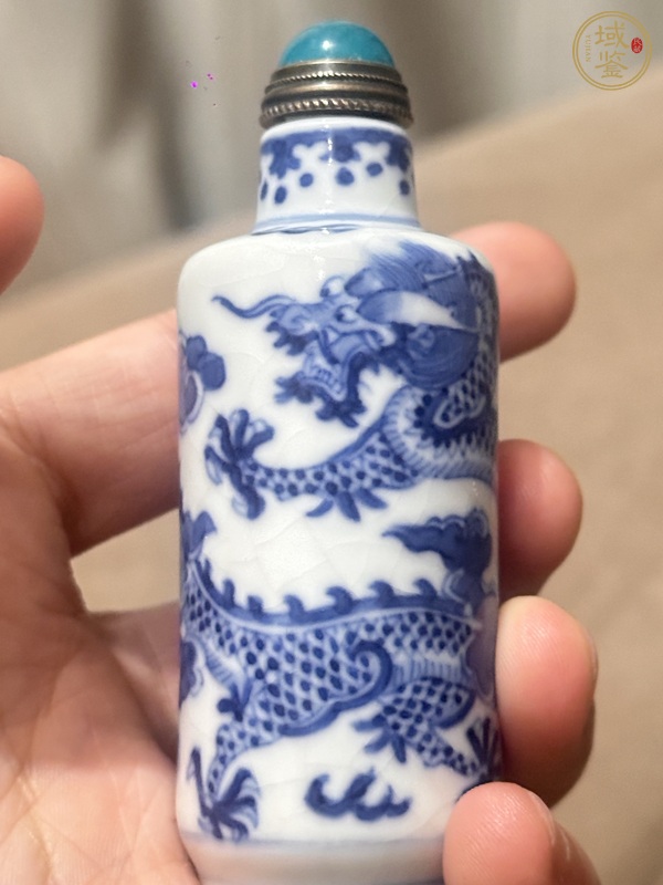 古玩陶瓷煨瓷青花龍紋鼻煙壺真品鑒賞圖