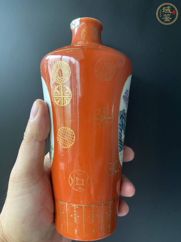 古玩陶瓷民國 珊瑚紅地描金開窗粉彩人物紋瓶真品鑒賞圖