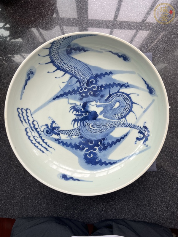 古玩陶瓷青花過墻龍紋盤真品鑒賞圖