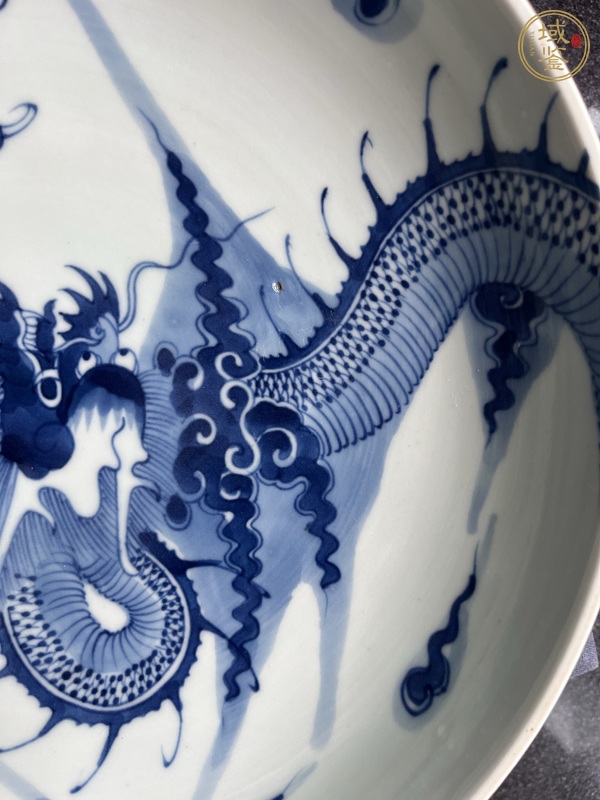 古玩陶瓷青花過墻龍紋盤真品鑒賞圖