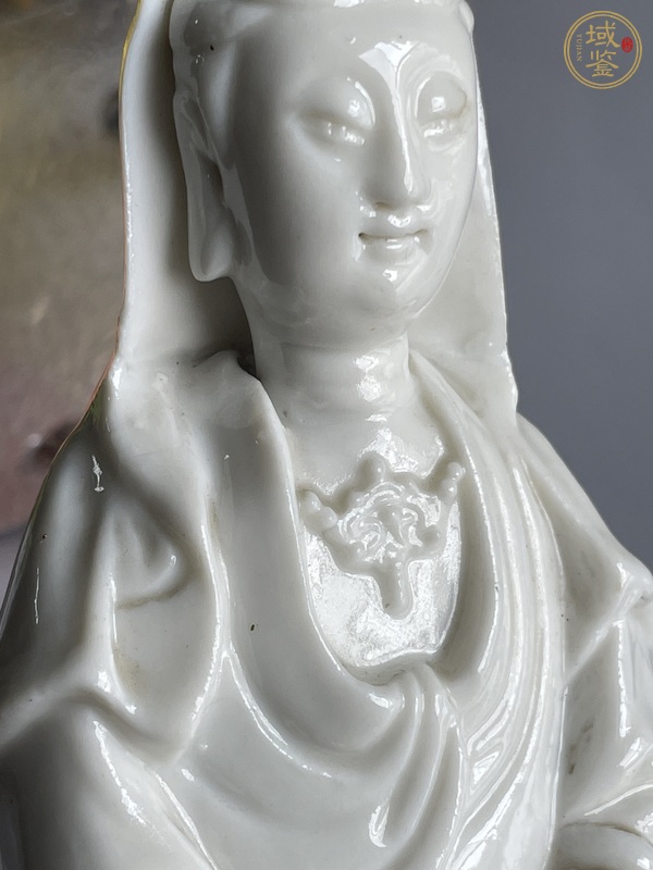 古玩陶瓷德化窯觀音塑像真品鑒賞圖