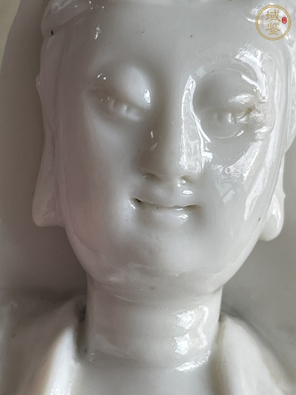 古玩陶瓷德化窯觀音塑像真品鑒賞圖