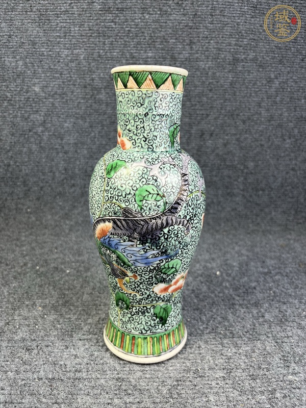 古玩五彩龍穿花觀音瓶真品鑒賞圖
