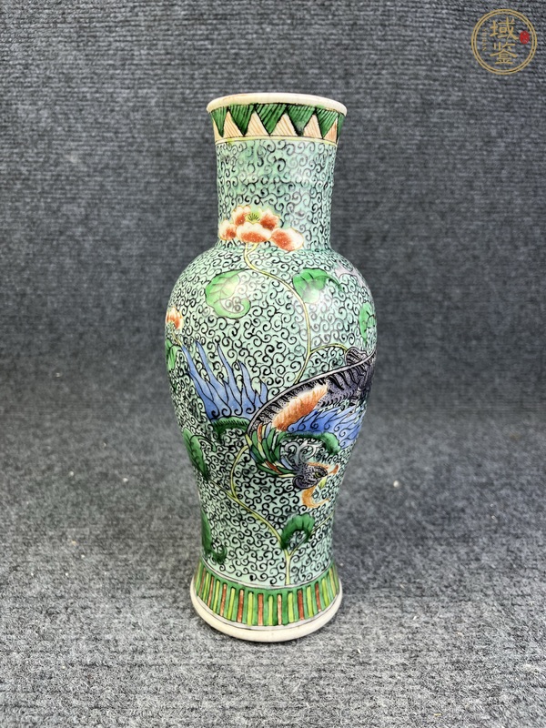 古玩陶瓷五彩龍穿花觀音瓶真品鑒賞圖