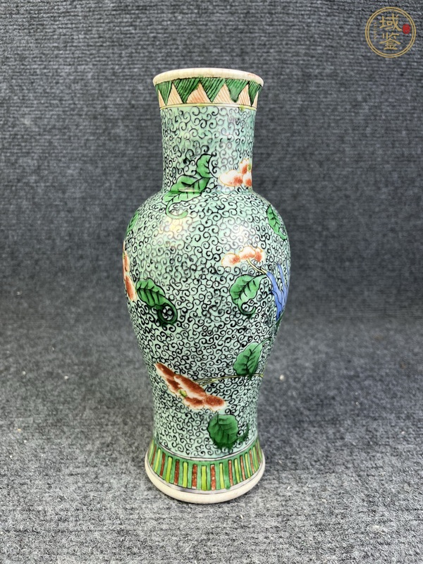 古玩陶瓷五彩龍穿花觀音瓶真品鑒賞圖