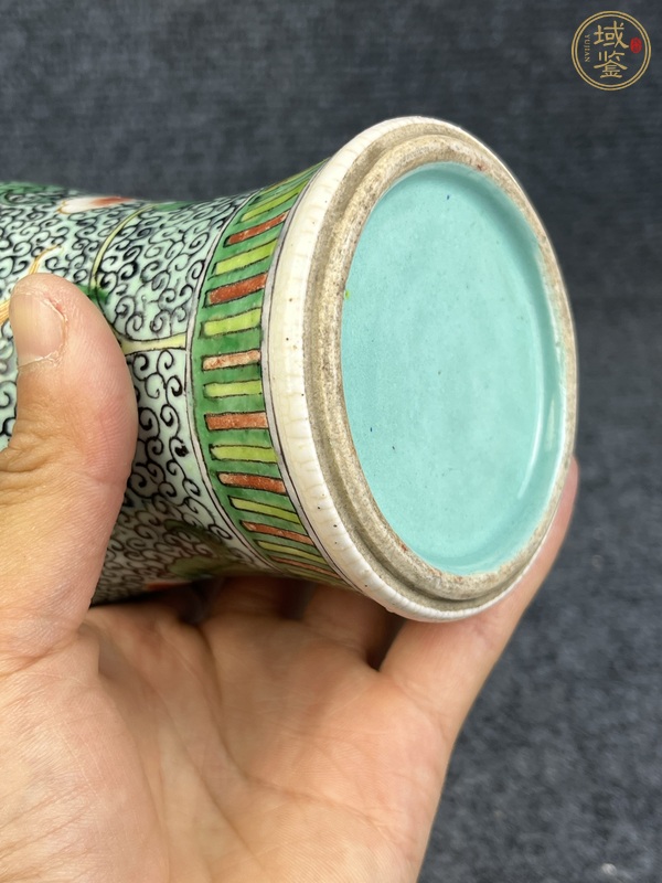 古玩陶瓷五彩龍穿花觀音瓶真品鑒賞圖