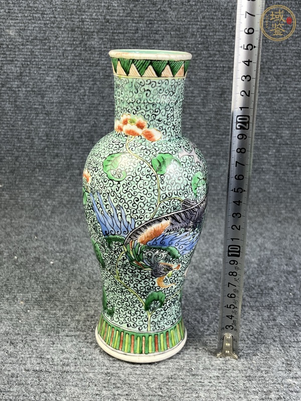 古玩陶瓷五彩龍穿花觀音瓶真品鑒賞圖