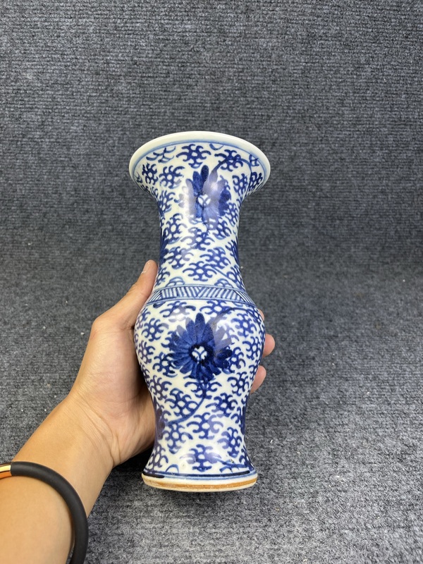 古玩陶瓷青花纏枝蓮小號(hào)鳳尾尊拍賣，當(dāng)前價(jià)格3288元