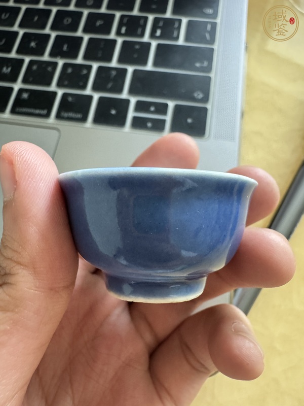 古玩陶瓷霽藍(lán)釉杯真品鑒賞圖