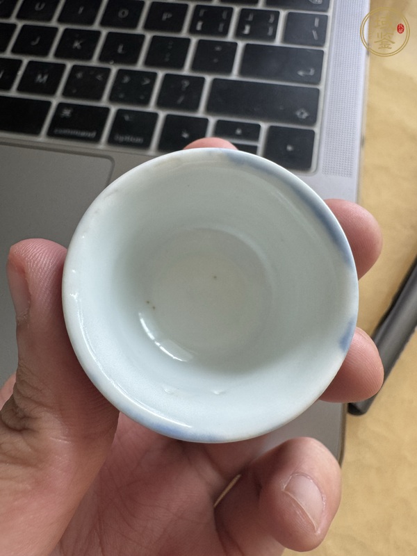 古玩陶瓷霽藍(lán)釉杯真品鑒賞圖