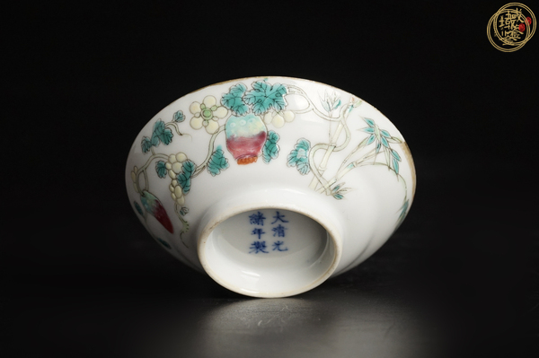 古玩陶瓷竹蝶癩瓜紋粉彩盤真品鑒賞圖