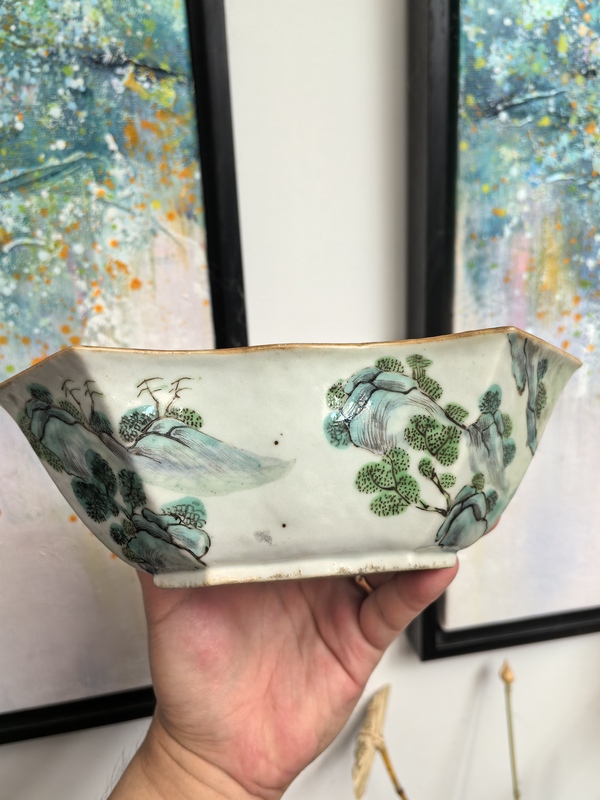 古玩陶瓷清中期粉彩人物故事紋角碗拍賣，當前價格3800元