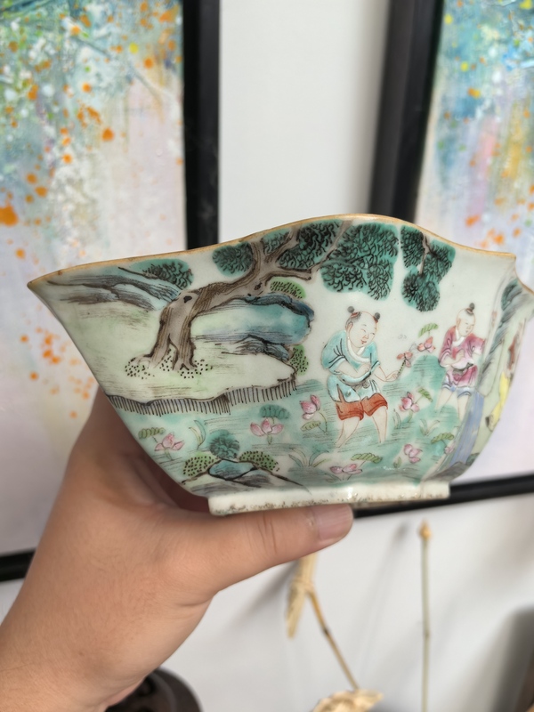 古玩陶瓷清中期粉彩人物故事紋角碗拍賣,當前價格3800元